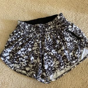 LuluLemon Speed Shorts Black & White Floral